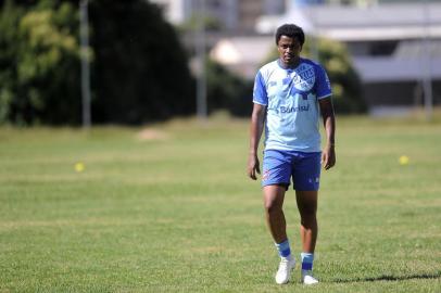  CAXIAS DO SUL, RS, BRASIL, 10/12/2018 - Equipe do Caxias treina no Centro de treinamento, no estádio Centenário. NA FOTO: Centroavante João Paulo. (Marcelo Casagrande/Agência RBS)