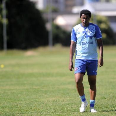  CAXIAS DO SUL, RS, BRASIL, 10/12/2018 - Equipe do Caxias treina no Centro de treinamento, no estádio Centenário. NA FOTO: Centroavante João Paulo. (Marcelo Casagrande/Agência RBS)