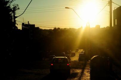  CAXIAS DO SUL, RS, BRASIL, 01/08/2018. Ambiental de clima no fim de tarde em Caxias (Diogo Sallaberry/Agência RBS)