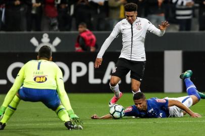 CORINTHIANS E CRUZEIROSP - CORINTHIANS-CRUZEIRO - GERAL - jogadores Marquinhos Gabriel do Corinthians e Murilo do Cruzeiro durante a partida entre Corinthians SP e Cruzeiro MG, válida pela Série A do Campeonato Brasileiro 2017, no Estádio Arena Corinthians em São Paulo (SP), nesta quarta-feira (14). 14/06/2017 - Foto: RODRIGO GAZZANEL/FUTURA PRESS/FUTURA PRESS/ESTADÃO CONTEÚDOEditoria: GERALLocal: SÃO PAULOIndexador: RODRIGO GAZZANELFotógrafo: FUTURA PRESS