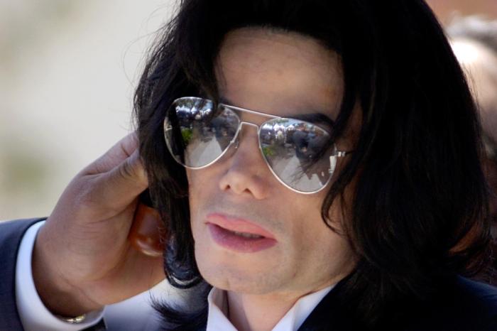 Michael Jackson morreu em 2009 por overdose de um remédio chamado propofol / Michael Jackson morreu em 2009 por overdose de um remédio chamado propofol