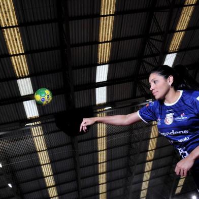  CAXIAS DO SUL, RS, BRASIL, 06/12/2018Amadores esporte clube - Handebol. GINÁSIO POLIESPORTIVO DA UCS com a jogadora cearense Dani Mateus, 31 que está grávida de 3 meses. (Lucas Amorelli/Agência RBS)