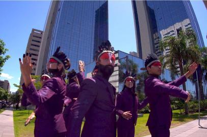 Divulgação do espetáculo de dança Pedra Verde-Muiraquitã, da Cia. Municipal de Dança de Porto Alegre.