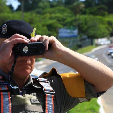  VIAMÃO - RS- BR - 07.12.2018Novo radar da Polícia Rodoviária Estadual.Radar Laser Tech Monóculo TruSpeed.FOTÓGRAFO: TADEU VILANI AGÊNCIARBS Editoria Notícias