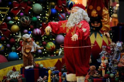  CAXIAS DO SUL, RS, BRASIL 07/11/2016Decoração de natal do shopping Iguatemi de Caxias do Sul encanta adutos e crianças com o tema circo do Papai Noel. (Felipe Nyland/Agência RBS)