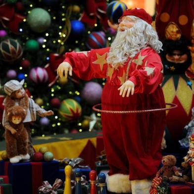  CAXIAS DO SUL, RS, BRASIL 07/11/2016Decoração de natal do shopping Iguatemi de Caxias do Sul encanta adutos e crianças com o tema circo do Papai Noel. (Felipe Nyland/Agência RBS)