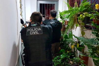 Policiais são recebidos a tiros durante operação contra tráfico de drogas em Alvorada