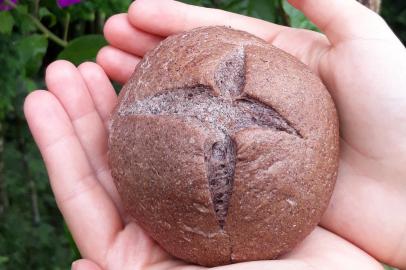 Rodrigo Bellora ensina receita de pão feito com farinha de casca de uva