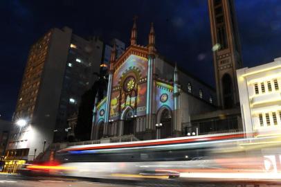  CAXIAS DO SUL, RS, BRASIL. (13/12/2018)Projeção natalina na fachada da catedral de Caxias do Sul pela CDL. (Antonio Valiente/Agência RBS)