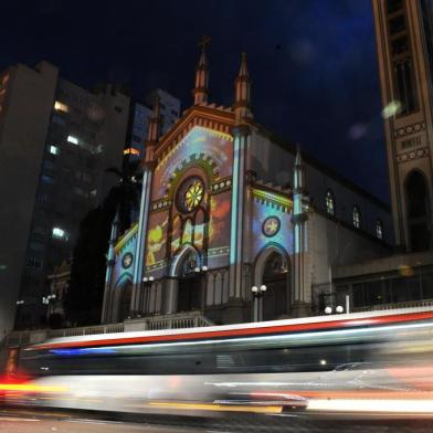  CAXIAS DO SUL, RS, BRASIL. (13/12/2018)Projeção natalina na fachada da catedral de Caxias do Sul pela CDL. (Antonio Valiente/Agência RBS)