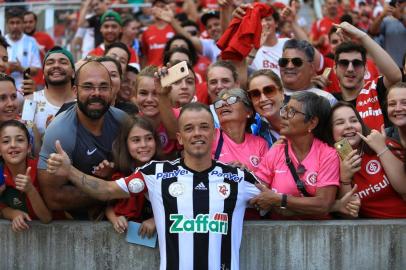  PORTO ALEGRE, RS, BRASIL, 16-12-2018. Lance de Craque, jogo beneficente promovido por DAlessandro no Estádio Beira-Rio. (JEFFERSON BOTEGA/AGÊNCIA RBS)Indexador: Jefferson Botega