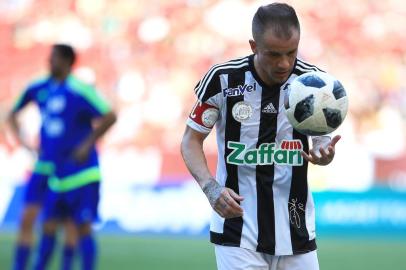  PORTO ALEGRE, RS, BRASIL, 16-12-2018. Lance de Craque, jogo beneficente promovido por DAlessandro no Estádio Beira-Rio. (JEFFERSON BOTEGA/AGÊNCIA RBS)Indexador: Jeff Botega