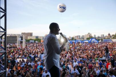  PORTO ALEGRE, RS, BRASIL, 16-12-2018. Natal da Cidadania, ação cívico-social promovida pelo Sistema Fecomércio-RS/Sesc/Senac e Marinha do Brasil em Porto Alegre, reunirá programação gratuita para toda a comunidade, das 9h às 17h, no Anfiteatro Pôr do Sol. Atendimentos em saúde, ações de beleza, lazer, oficinas, atividades culturais, food trucks e brincadeiras para crianças fazem parte da programação. O encerramento com show de Diogo Nogueira. (FÉLIX ZUCCO/AGÊNCIA RBS)