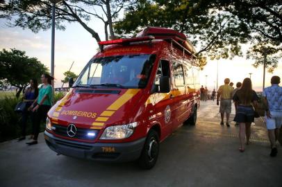  PORTO ALEGRE, RS, BRASIL, 16-12-2018: Jovem se afoga e desaparece nas águas do Guaíba, ao lado da Usina do Gasômetro na nova orla. Bombeiros não localizaram o corpo (FOTO FÉLIX ZUCCO/AGÊNCIA RBS, Editoria de Notícias).