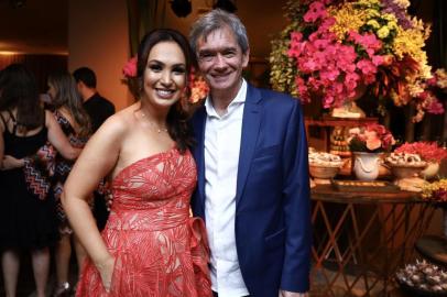  PORTO ALEGRE, RS, BRASIL, 16/12/2018: Camilla Menezes comemora 35 anos com festa no Porto Alegre Country Club. Na foto: a aniversariante e Serginho Groismann