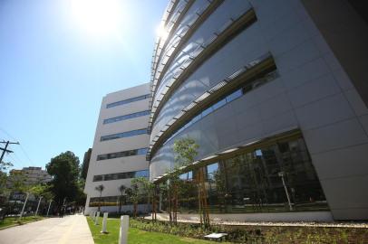 PORTO ALEGRE, RS, BRASIL, 17/12/2018 - Etapa da obra de ampliação do Hospital de Clínicas de Porto Alegre.Na foto-  entrega do novo jardim. (FOTOGRAFO: LAURO ALVES / AGENCIA RBS)