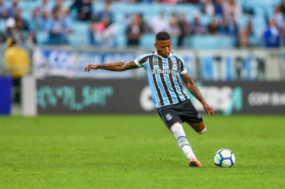 RS - FUTEBOL/CAMPEONATO BRASILEIRO 2018/GREMIO X PARANA - ESPORTES - Lance da partida entre Gremio e ParanÃ¡ disputada na tarde deste sÃ¡bado, na Arena, valida pelo Campeonato Brasileiro 2018. FOTO: LUCAS UEBEL/GREMIO FBPA