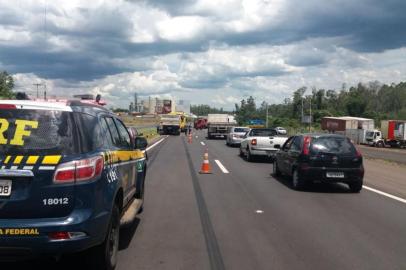 Motorista de caminhão morre na BR-386, em Estrela. Foto: PRF/Divulgação