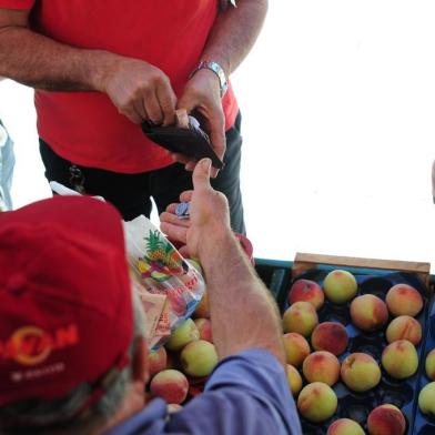  CAXIAS DO SUL, RS (04/12/2018).Feira do Agricultor movimenta R$ 40 milhões por ano em Caxias do Sul. (Antonio Valiente/Agência RBS)