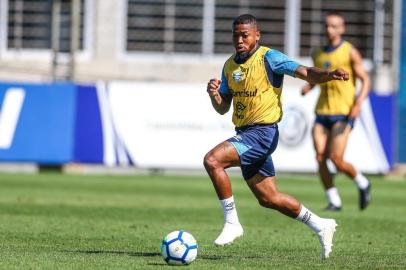 Na foto: MarinhoRS - FUTEBOL/TREINO GREMIO  - ESPORTES - Jogadores do Gremio realizam treino durante a tarde desta segunda-feira no Centro de Treinamentos Luiz Carvalho, na preparacao para o Campeonato Brasileiro 2018. FOTO: LUCAS UEBEL/GREMIO FBPA