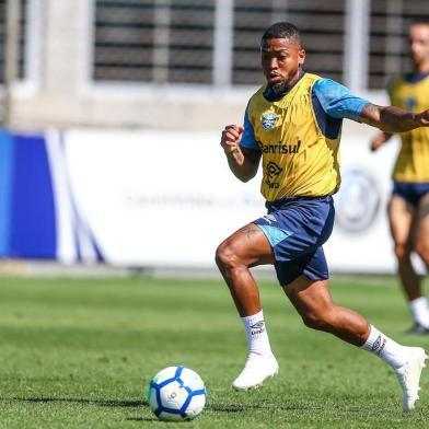 Na foto: MarinhoRS - FUTEBOL/TREINO GREMIO  - ESPORTES - Jogadores do Gremio realizam treino durante a tarde desta segunda-feira no Centro de Treinamentos Luiz Carvalho, na preparacao para o Campeonato Brasileiro 2018. FOTO: LUCAS UEBEL/GREMIO FBPA