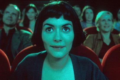 Filme O fabuloso destino de Amélie Poulain com Audrey Tatou.#PÁGINA:1#EDIÇÃO:2ªNão veio.TAUTOUFrench actress Audrey Tautou watches a movie in a scene from French director Jean-Pierre Jeunets Amelie. Frances imaginative romantic comedy Amelie has collected a record 13 nominations for the Cesar awards, event organizers said Monday, Feb. 4, 2002. Already the top-grossing French film ever in the United States, Amelie is also expected to be a leading candidate for best foreign film honors at the Oscars on March 24.(AP Photo/Bruno Calvo/Miramax Zoe, HO)#PÁGINA: 1 Fonte: AP Fotógrafo: Bruno Calvo