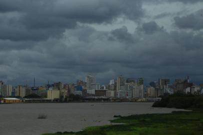  PORTO ALEGRE, RS, BRASIL, 18-12-2018. Tempo nublado em Porto Alegre. (TADEU VILANI/AGÊNCIA RBS)