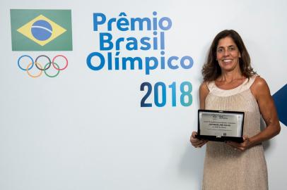 RIO DE JANEIRO - 18/12/2018 - PREMIO BRASIL OLIMPICO - Teatro Bradesco - Trofeu Adhemar Ferreira da Silva - na foto Jacqueline Silva - Foto: Alexandre Loureiro/COB