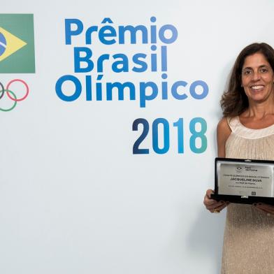 RIO DE JANEIRO - 18/12/2018 - PREMIO BRASIL OLIMPICO - Teatro Bradesco - Trofeu Adhemar Ferreira da Silva - na foto Jacqueline Silva - Foto: Alexandre Loureiro/COB