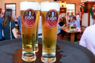 Destemperados , Rasen Platz , Rasen Bier , Gramado