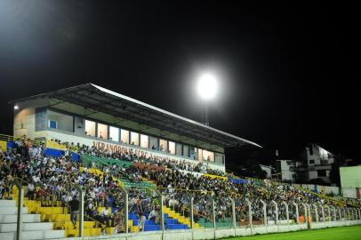  VERANÓPOLIS, RS, BRASIL, 18/03/2018. Veranópolis x São José, em partida de ida das quartas de finais do Gauchão 2018, no estádio Antonio David Farina. (Diogo Sallaberry/Agência RBS)