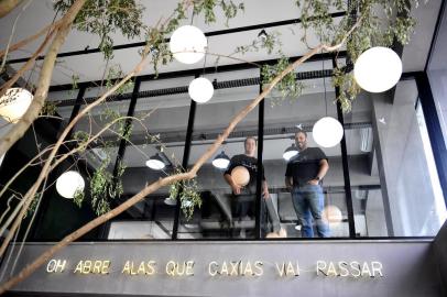  CAXIAS DO SUL, RS, BRASIL, 14/12/2018Caixa forte da Oca Brasil. Espaço que reúne empresas da área de inovação, instalado  na Rua 20 de Setembro, 1585, próximo ao prédio da RBS.Nas fotos os donos Danillo Sciumbatta e João Sebben. (Lucas Amorelli/Agência RBS)