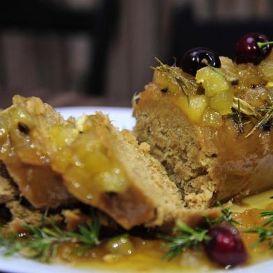  CAXIAS DO SUL, RS, BRASIL, 18/12/2018Tender de soja com molho de abacaxi é a ceia de natal vegana do restaurante Lechuga no bairro Pio X. (Lucas Amorelli/Agência RBS)