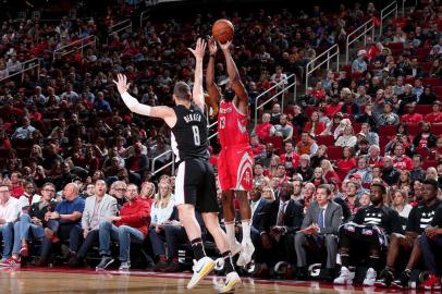 Washington Wizards v Houston RocketsHOUSTON, TX - DECEMBER 19: James Harden #13 of the Houston Rockets shoots the ball during the game against the Washington Wizards on December 19, 2018 at the Toyota Center in Houston, Texas. NOTE TO USER: User expressly acknowledges and agrees that, by downloading and or using this photograph, User is consenting to the terms and conditions of the Getty Images License Agreement. Mandatory Copyright Notice: Copyright 2018 NBAE   Ned Dishman/NBAE via Getty Images/AFPEditoria: SPOLocal: HoustonIndexador: Ned DishmanSecao: BasketballFonte: NBAE / Getty ImagesFotógrafo: Contributor