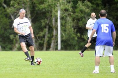  CAXIAS DO SUL, RS, BRASIL 20/12/2018Tite, técnico da Seleção Brasileira de Futebol em jogo no campo do Gianella em Caxiasdo Sul. Partida realizada para arrecadação de alimentos para a instituição Plantando o Bem. (Felipe Nyland/Agência RBS)