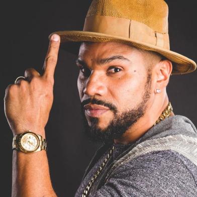 Cantor Naldo Benny apresenta sucessos da carreira em show que ocorre nesta sexta, no Café de La Musique