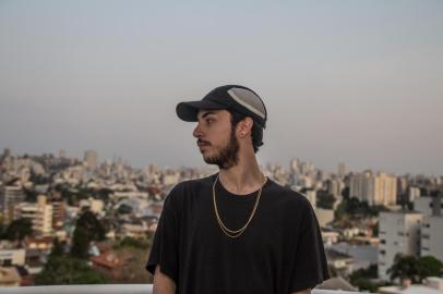 Gabriel Kramer, o Krag, lança EP Estranho