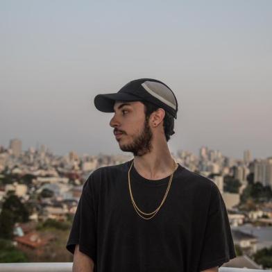 Gabriel Kramer, o Krag, lança EP Estranho