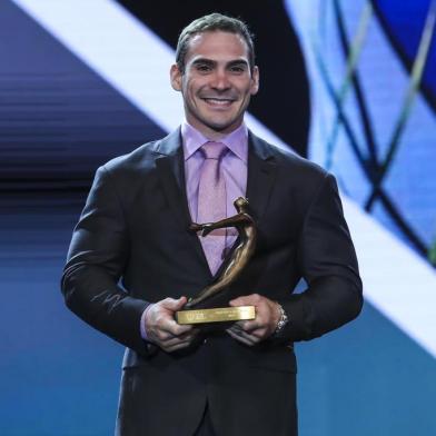  RIO DE JANEIRO - 18/12/2018 - PREMIO BRASIL OLIMPICO - Teatro Bradesco - .Destaque e atleta Rafaela Silva entrega prêmio de melhor do ano para Arthur Zanetti da Ginástica Artística.©Wander Roberto/COBIndexador: Wander Roberto/COBFotógrafo: Wander Roberto/COB