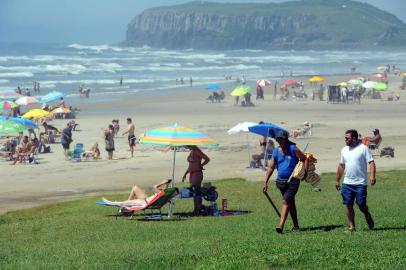  TORRES, RS, BRASIL 21/12/2017Condições das praias do litoral norte que vão receber os veranistas da serra gaúcha. (Felipe Nyland/Agência RBS)