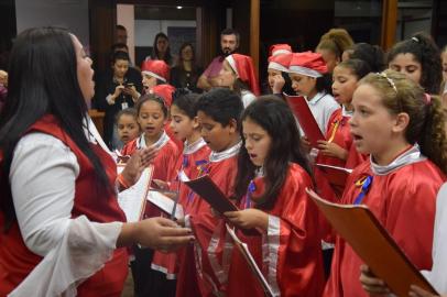 Coral Nossa Senhora de Fátima, composto por crianças e adolescentes do bairro Euzébio Beltrão de Quiroz, cantou na Câmara, no Câmara Encanta, com Grupo de Cantores do Centro Educativo Murialdo.