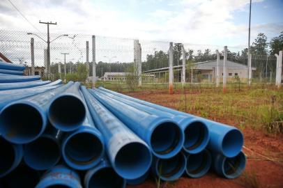  CANOAS, RS, BRASIL, 01/03/2017 : Corsan realiza obras no entorno da  Penitenciária Estadual de Canoas. (FOTO: CAMILA DOMINGUES/ESPECIAL)