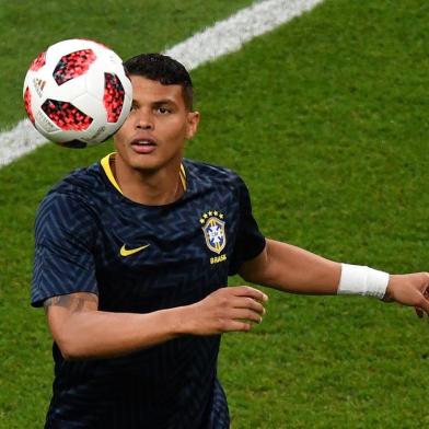  Brazil's defender Thiago Silva warms up before the Russia 2018 World Cup quarter-final football match between Brazil and Belgium at the Kazan Arena in Kazan on July 6, 2018. / AFP PHOTO / SAEED KHAN / RESTRICTED TO EDITORIAL USE - NO MOBILE PUSH ALERTS/DOWNLOADSEditoria: SPOLocal: KazanIndexador: SAEED KHANSecao: soccerFonte: AFPFotógrafo: STF