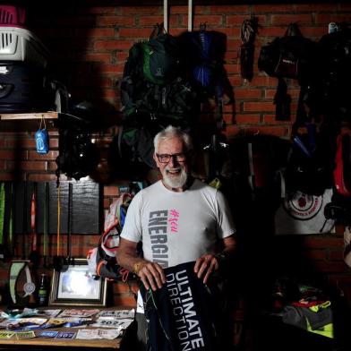  CAXIAS DO SUL,  RS, BRASIL, 19/12/2018O senhor Mário Moschen, 68, pegou gosto pelas corridas de longa distância aos 62 anos por influência do filho. Sua última corrida doia o La Mission 2018 (Argentina), onde percorreu 110 Km.Ele é morador do bairro Galópolis em Caxias do sul, na rua Paulino Chaves, nº 310.(Lucas Amorelli/Agência RBS)