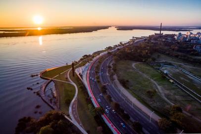  PORTO ALEGRE, RS, BRASIL,  : Orla do Guaíba revitalizada será entregue nesta semana. A revitalização da orla do Guaíba na região do Gasômetro ¿ que dividiu opiniões de porto-alegrenses durante a concepção, atrasou e ficou mais cara do que o previsto ¿ será finalmente inaugurada. E promete ser um dos locais mais agradáveis de Porto Alegre para lazer. A entrega à população está marcada para sexta-feira (29), às 10h30min. (Omar Freitas/Agência RBS)Local: Porto Alegre