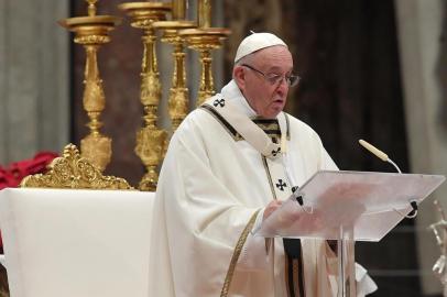 Pope Francis celebrates a mass on Christmas eve on December 24, 2018 at St Peters basilica in the Vatican. (Photo by Tiziana FABI / AFP)