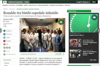 Cristiano Ronaldo visita crianças em hospital na Itália.