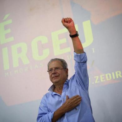 PORTO ALEGRE, RS, BRASIL, 21-11-2018: O ex-ministro da Casa Civil José Dirceu durante lançamento de autobiografia na sede da Fetrafi, na região central de Porto Alegre. (Foto: Mateus Bruxel / Agência RBS)