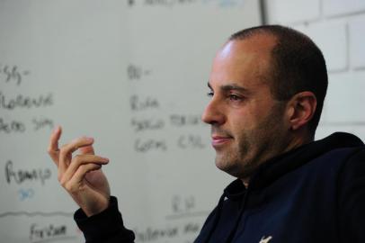  CAXIAS DO SUL, RS, BRASIL, 02/08/2018. Técnico Rodrigo Barbosa, do Caxias do Sul/Banrisul dá entrevista falando da possível desistência da equipe de basquete do NBB 11. (Porthus Junior/Agência RBS)