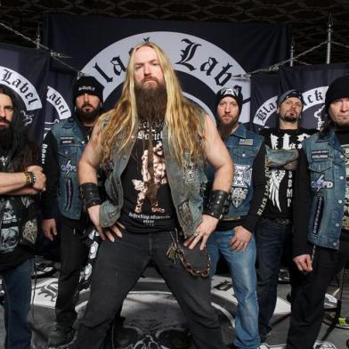 A banda Black Label Society, liderada por Zakk Wylde, guitarrista de Ozzy Osbourne (ao centro da foto, o cabeludo loiro)